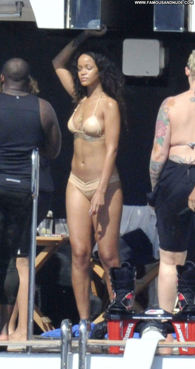 Rihanna Beautiful Posing Hot Candids Babe Celebrity Bikini Yacht Hd