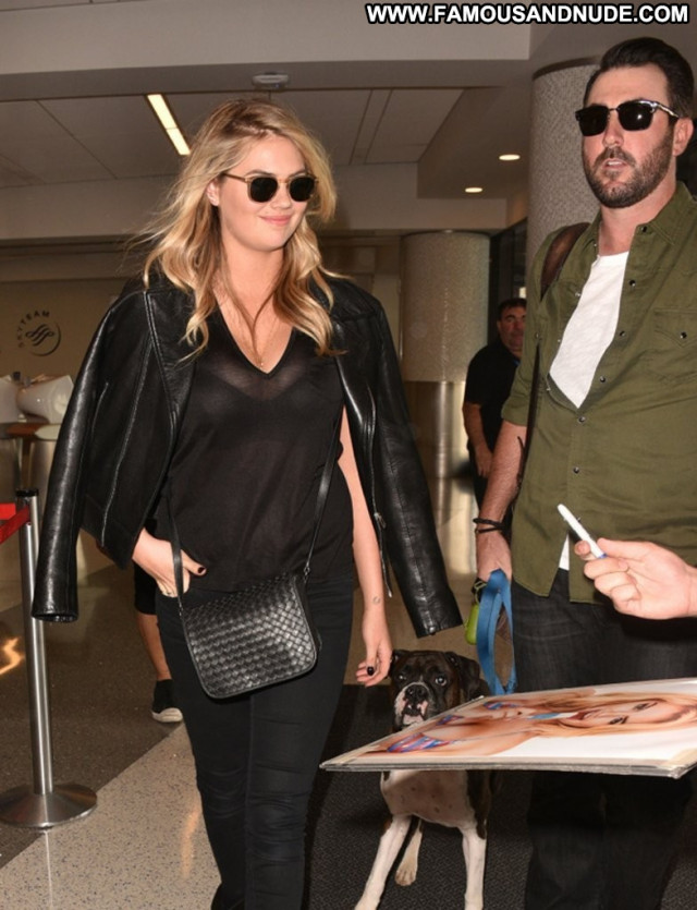 Kate Upton Lax Airport Babe Lax Airport Celebrity Beautiful Posing