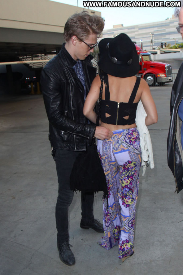 Vanessa Hudgens Babe Wardrobe Malfunction Posing Hot Celebrity Vanessa Hudgens Babe Wardrobe Malfunction Posing Hot Celebrity