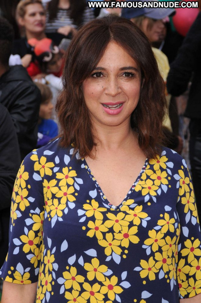 Maya Rudolph Paparazzi Celebrity Posing Hot Babe Beautiful Cute