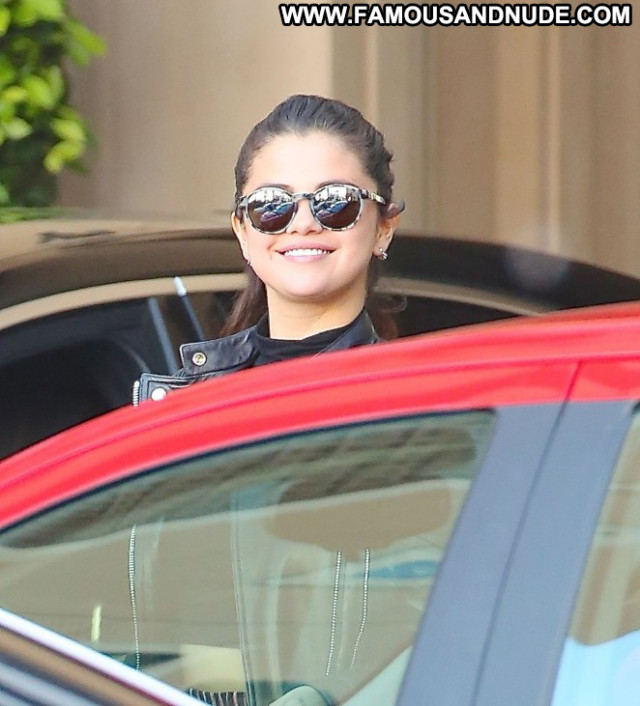 Selena Gomez Beverly Hills Posing Hot Paparazzi Babe Hotel Beautiful