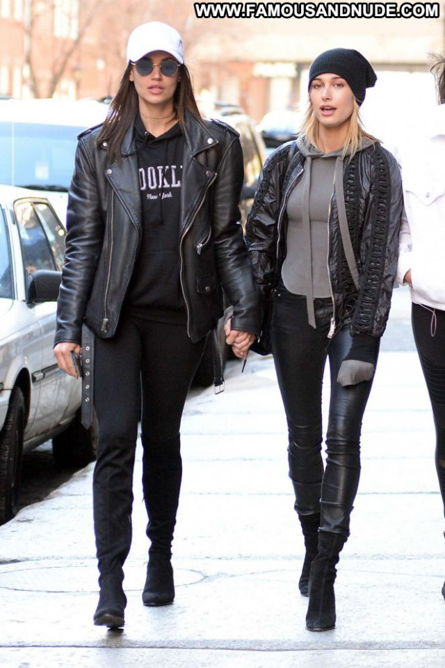 Hailey Baldwin New York Paparazzi Celebrity Beautiful Friends New