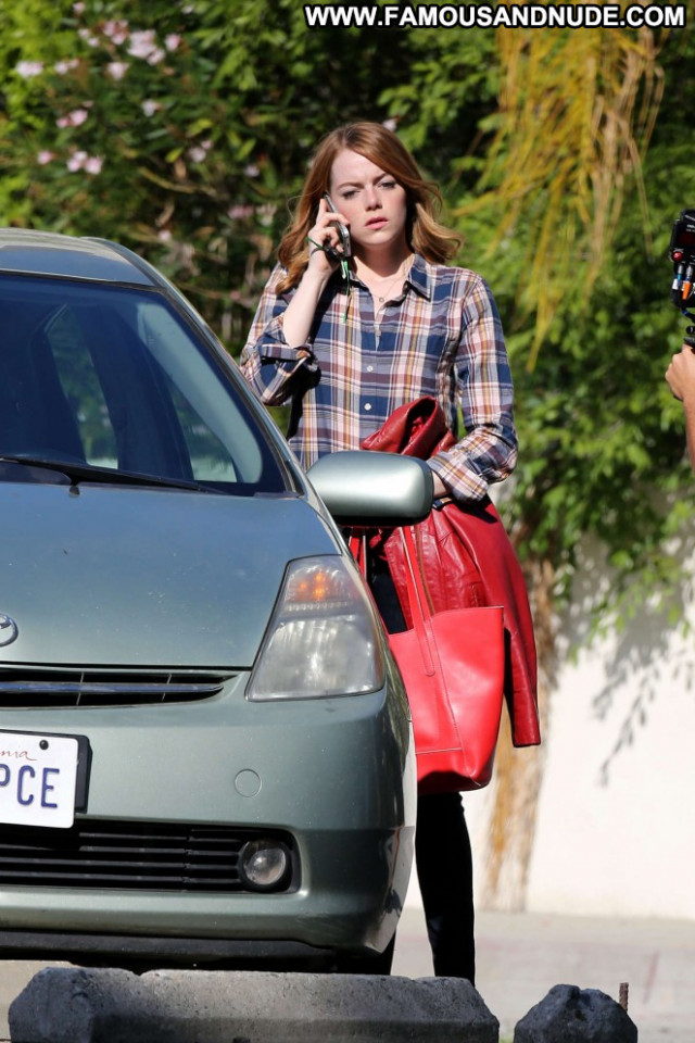 Emma Stone Posing Hot Paparazzi Celebrity Babe Beautiful Gorgeous