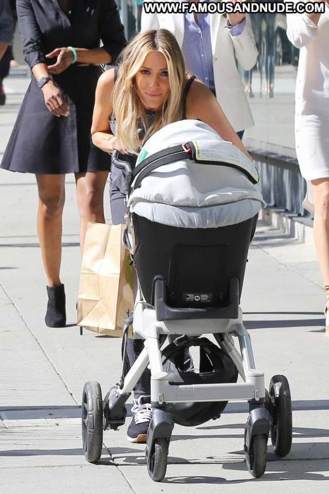 Kristin Cavallari Beverly Hills Posing Hot Babe Daughter Beautiful