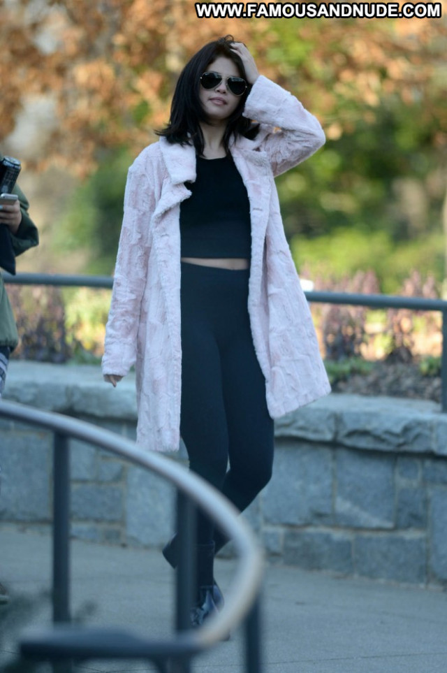 Selena Gomez Celebrity Posing Hot Beautiful Babe Paparazzi Cute