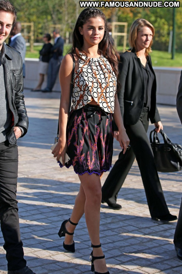 Selena Gomez No Source Paris Celebrity Beautiful Paparazzi Babe