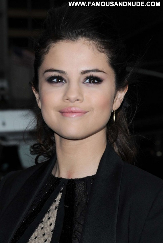 Selena Gomez The Late Show Paparazzi Celebrity Nyc Beautiful Posing