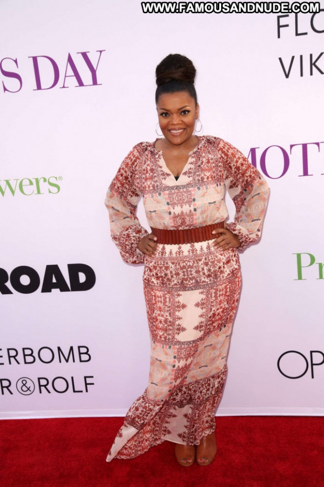 Yvette Nicole Brown Celebrity Posing Hot Hollywood Babe Paparazzi