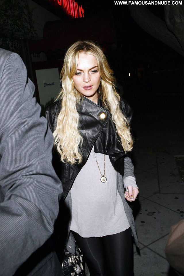 Lindsay Lohan Beautiful Celebrity Posing Hot Restaurant Babe