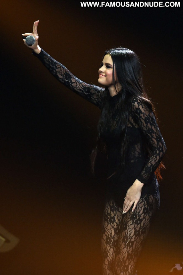 Selena Gomez Posing Hot Paparazzi Celebrity Babe Beautiful Doll Cute Selena Gomez Posing Hot Paparazzi Celebrity Babe Beautiful Doll Cute