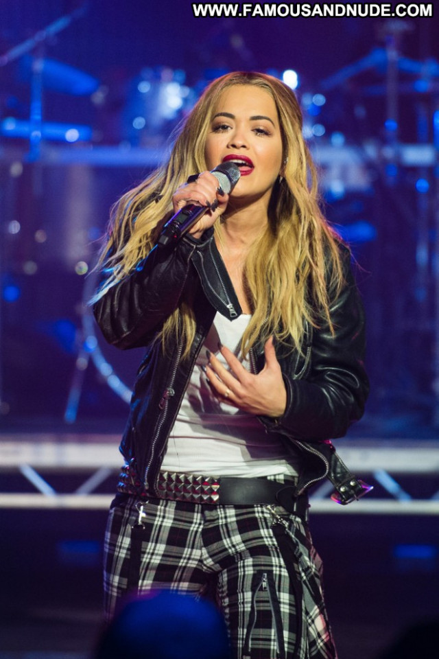 Rita Ora Beautiful Celebrity London Babe Paparazzi Posing Hot Actress
