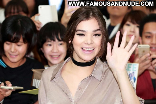 Hailee Steinfeld Celebrity Babe Paparazzi Posing Hot Beautiful