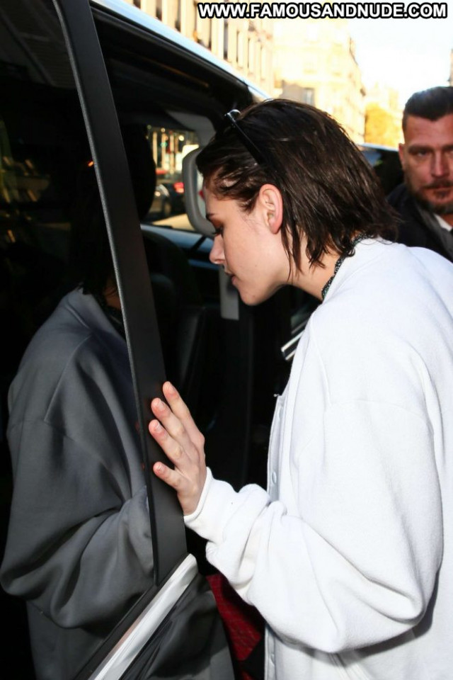 Kristen Stewart Tv Show Paris Posing Hot Beautiful Tv Show Paparazzi Kristen Stewart Tv Show Paris Posing Hot Beautiful Tv Show Paparazzi