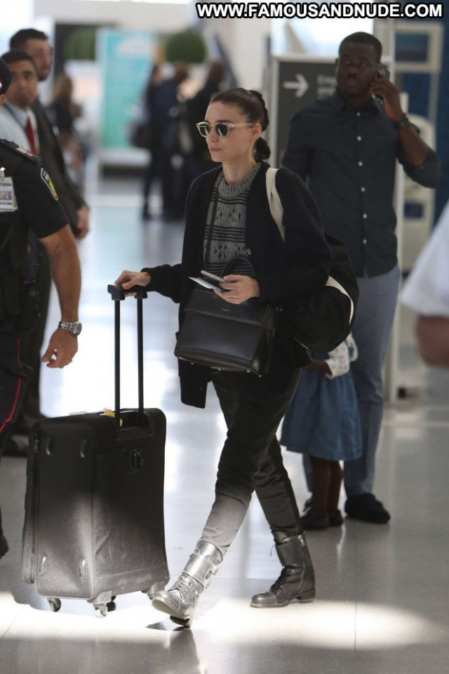 Rooney Mara Beautiful Babe Celebrity Paparazzi Posing Hot Rooney Mara Beautiful Babe Celebrity Paparazzi Posing Hot