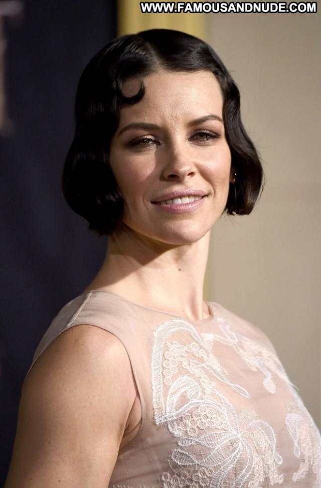 Evangeline Lilly Hollywood Posing Hot Babe Beautiful Celebrity