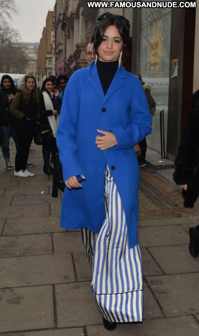 Camila Cabello London Posing Hot Live Celebrity Beautiful Babe