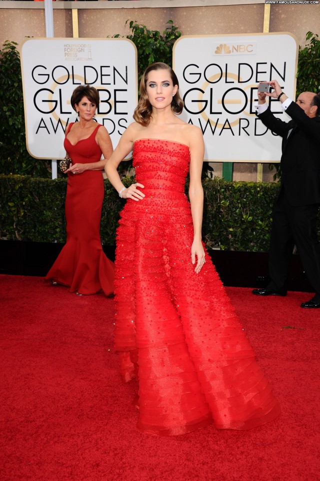 Allison Williams Golden Globe Awards  Celebrity Posing Hot Gorgeous