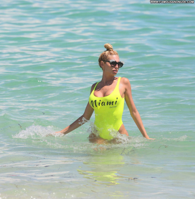 Vicky Xipolitakis No Source Beautiful Babe Swimsuit Candids Celebrity