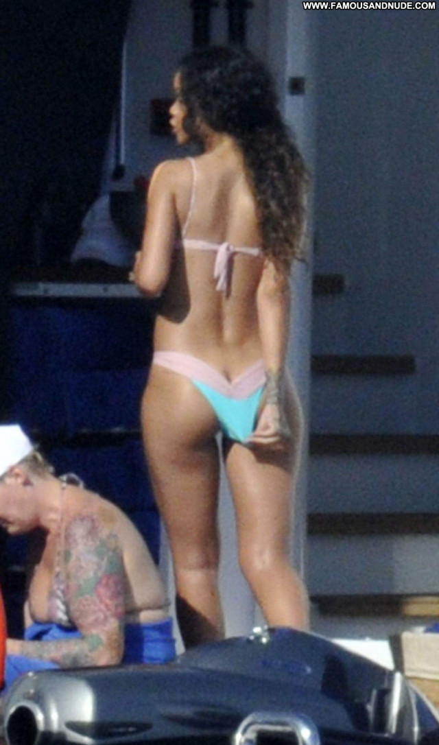 Rihanna No Source  Beautiful Celebrity Yacht Babe Posing Hot Candids