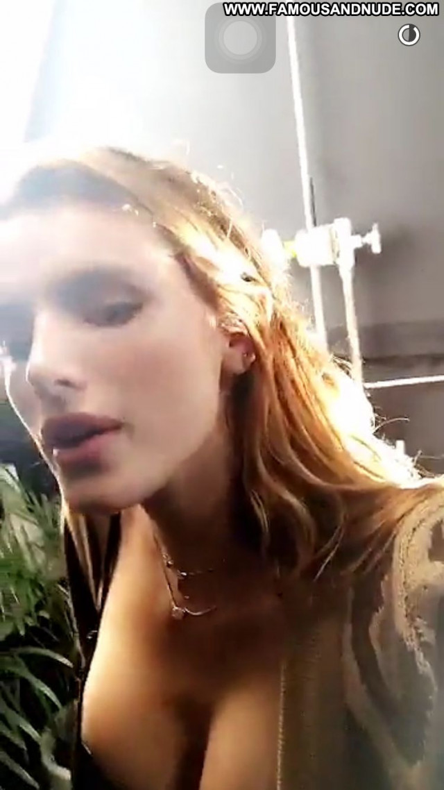 Bella Thorne No Source Beautiful Babe Hot American Posing Hot