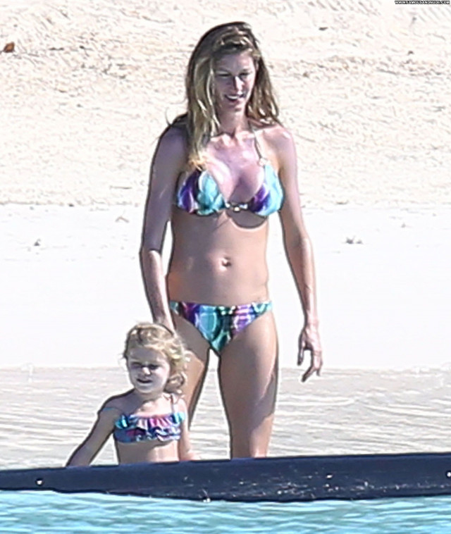 Gisele Bundchen Posing Hot Bikini Paparazzi Beautiful Celebrity