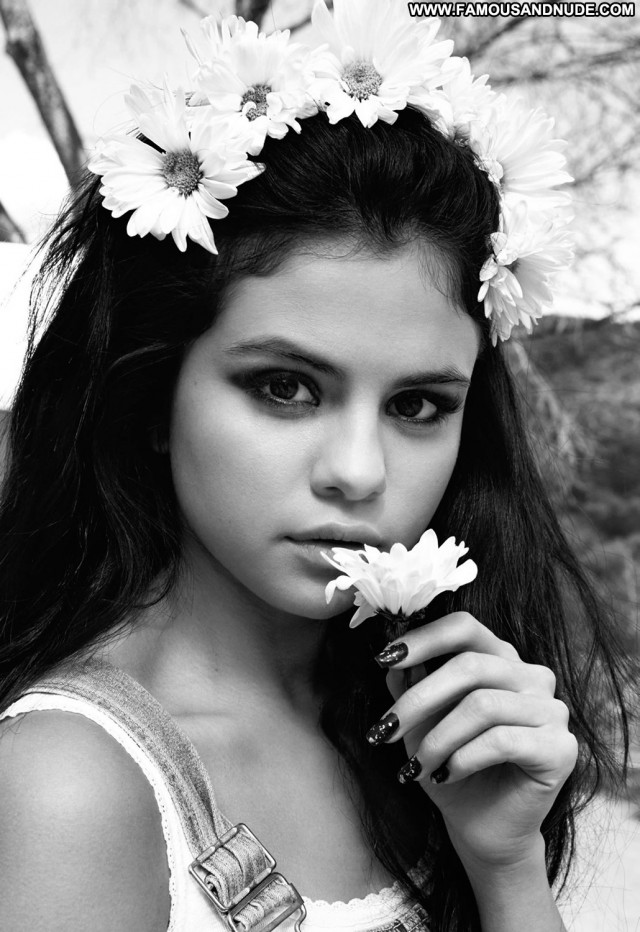 Selena Gomez Love Magazine Babe Celebrity Magazine Posing Hot