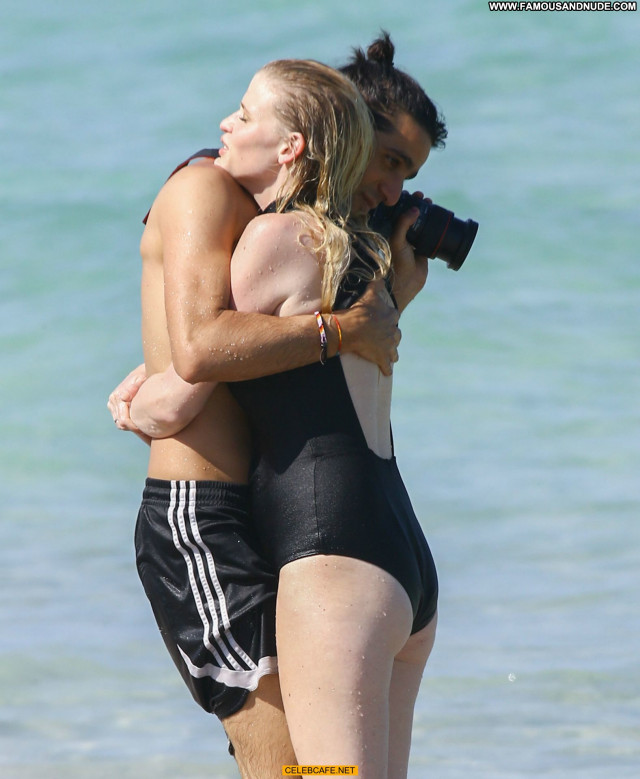 Lara Stone Miami Beach Beautiful Babe Celebrity Posing Hot Toples