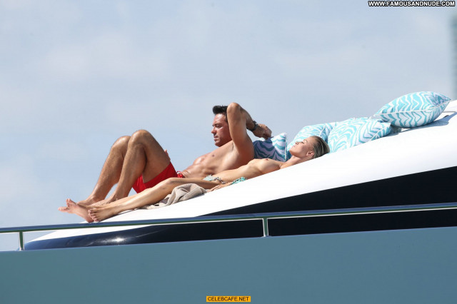 Joanna Krupa No Source Toples Celebrity Yacht Posing Hot Beautiful