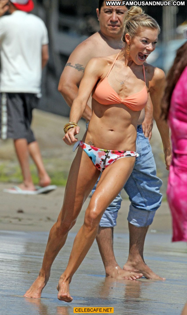 Leann Rimes No Source Malibu Candid Candids Mali Posing Hot Celebrity