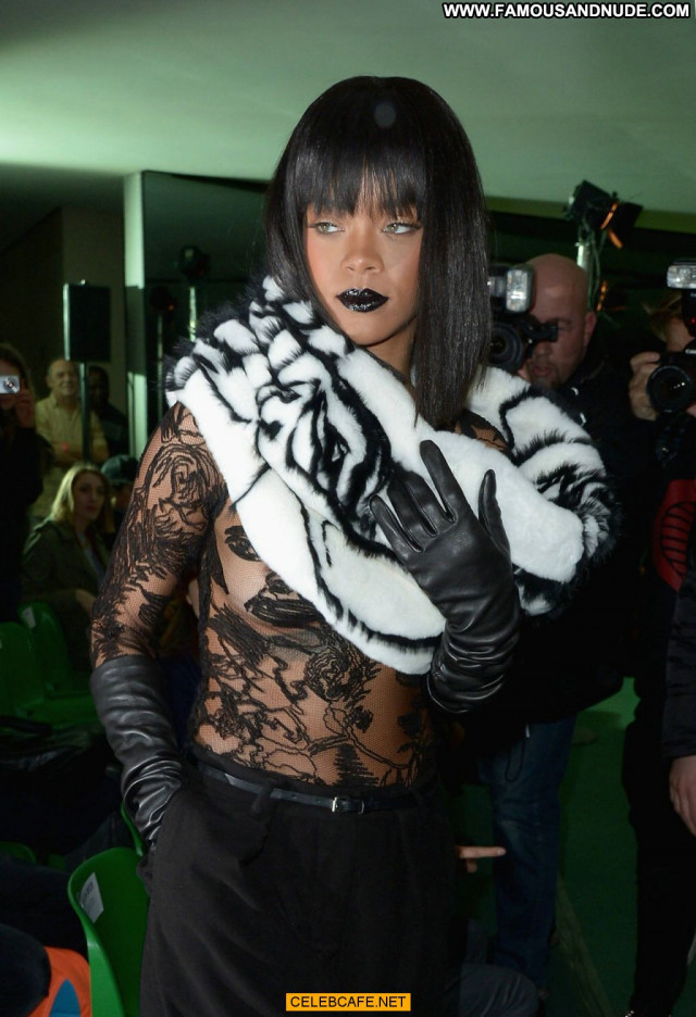Rihanna Fashion Show Tits Celebrity Beautiful Fashion Paris Posing