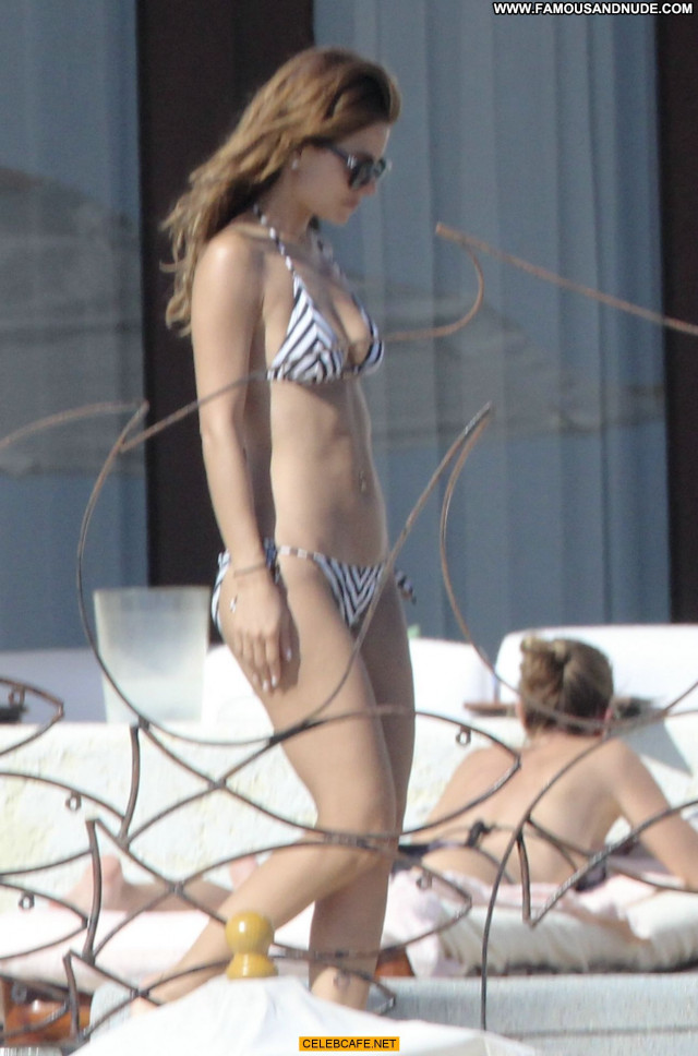 Maria Menounos Paparazzi Shots Posing Hot Babe Pool Poolside Bikini