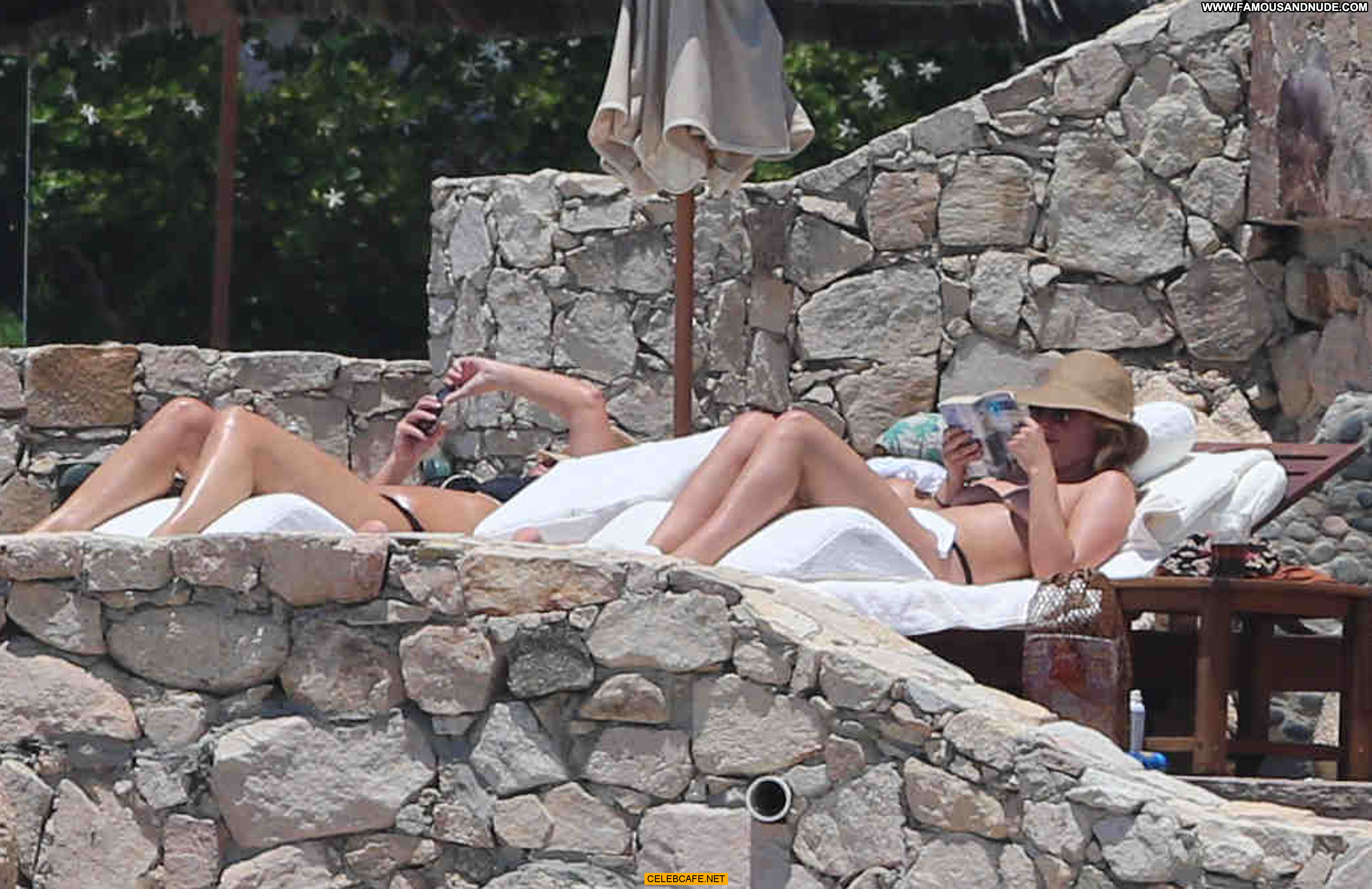 Rumer Willis Beautiful Posing Hot Toples Topless Celebrity Babe.