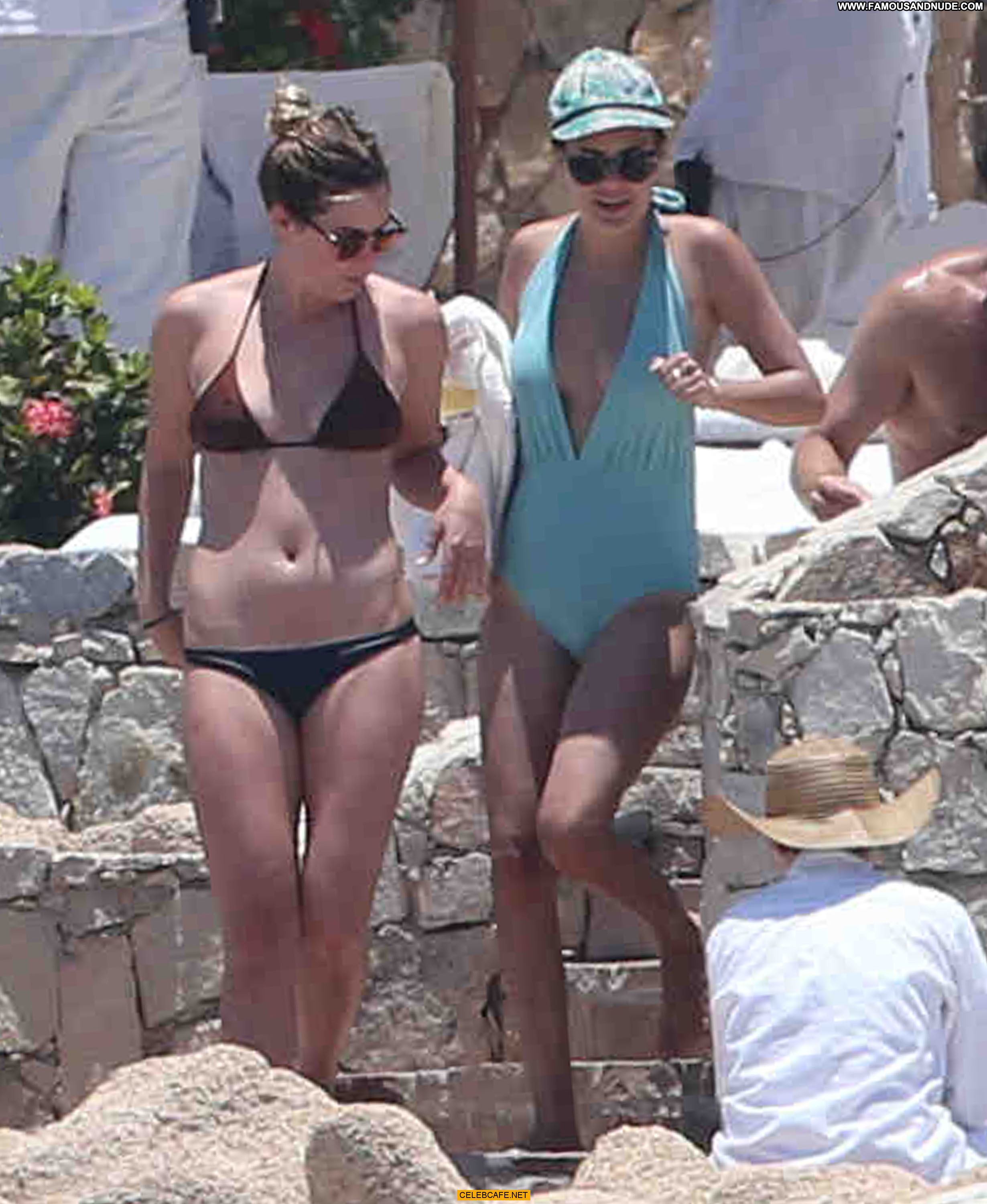 Rumer Willis Toples Topless Posing Hot Beautiful Babe Celebrity.