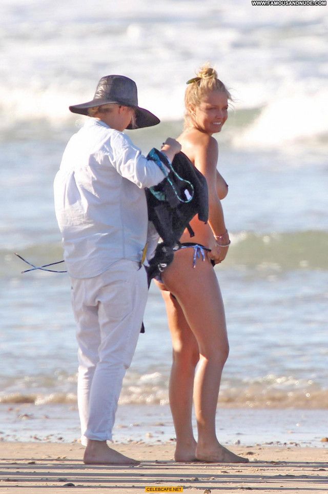 Lara Bingle Celebrity Posing Hot Beautiful Beach Topless