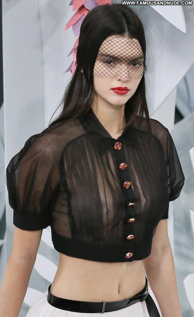Kendall Jenner Los Angeles Bra Beautiful Big Tits Fashion Bar Old