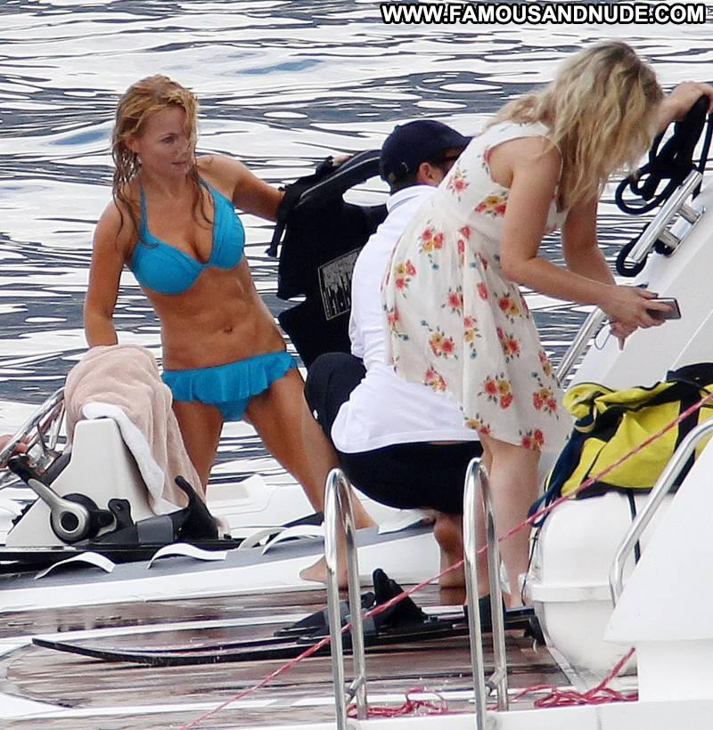 Geri Halliwell Summer Posing Hot Babe Hot Bar Yacht Toples Nipples Topless ...