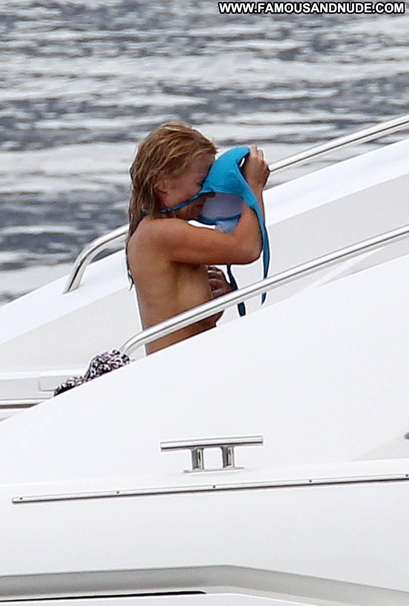 Geri Halliwell Celebrity Beautiful Babe Posing Hot Bikini Topless Bar Yacht...
