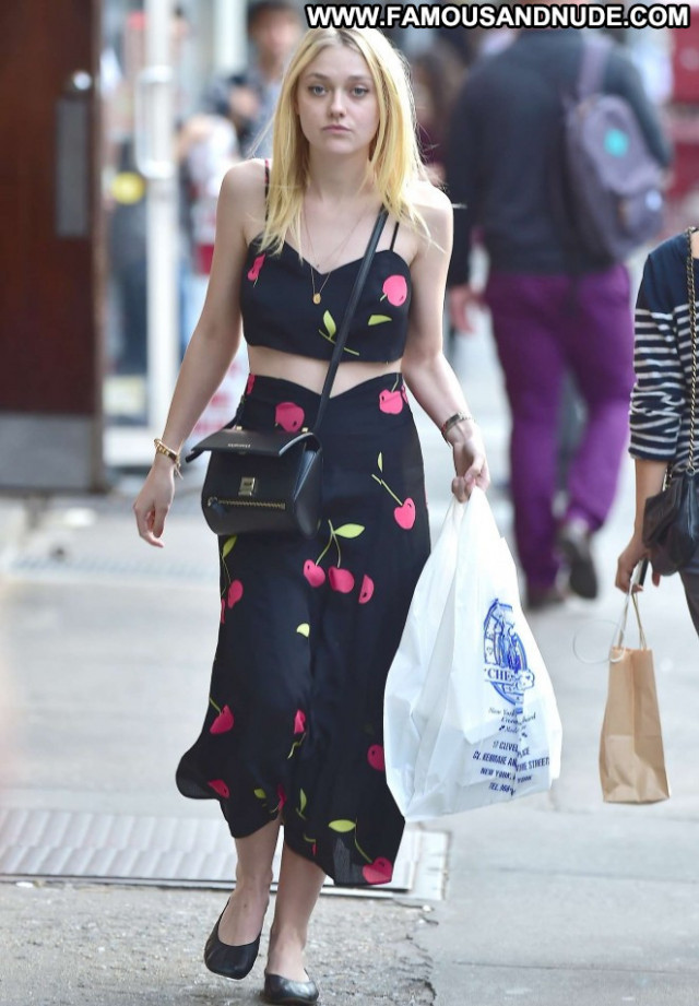 Dakota Fanning No Source  Beautiful Babe Posing Hot Paparazzi