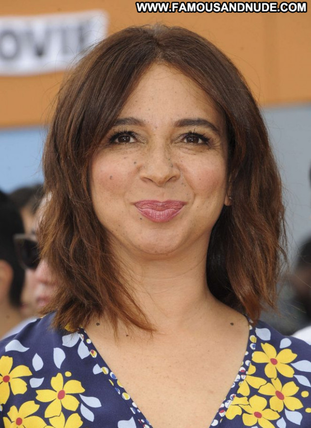 Maya Rudolph Beautiful Celebrity Posing Hot Babe Paparazzi Famous