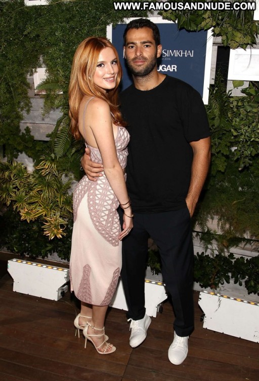 Bella Thorne Big Breasts Big Ass Caucasian Xer Blonde Tweeter Public Figure Desi Slim Body American Babe Celebrity Female Actress Straight Influencer Adult