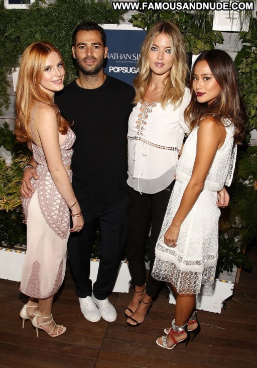 Bella Thorne Big Breasts Big Ass Caucasian Xer Blonde Tweeter Public Figure Desi Slim Body American Babe Celebrity Female Actress Straight Influencer Adult