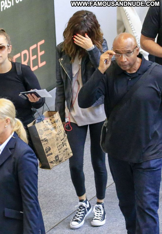 Selena Gomez Celebrity Posing Hot Australia Paparazzi Babe Beautiful