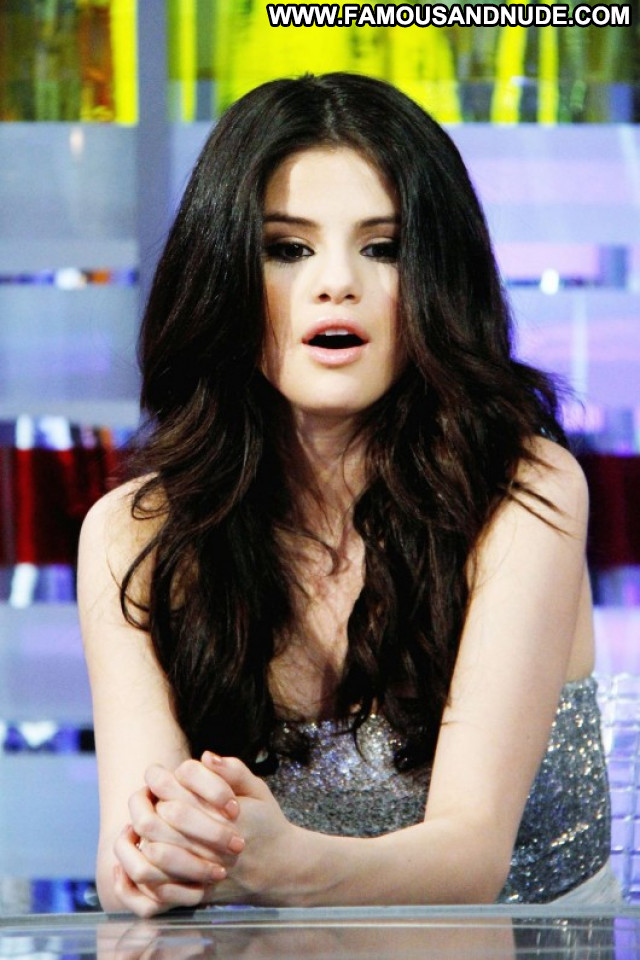 Selena Gomez Tv Show Paparazzi Beautiful Babe Tv Show Posing Hot