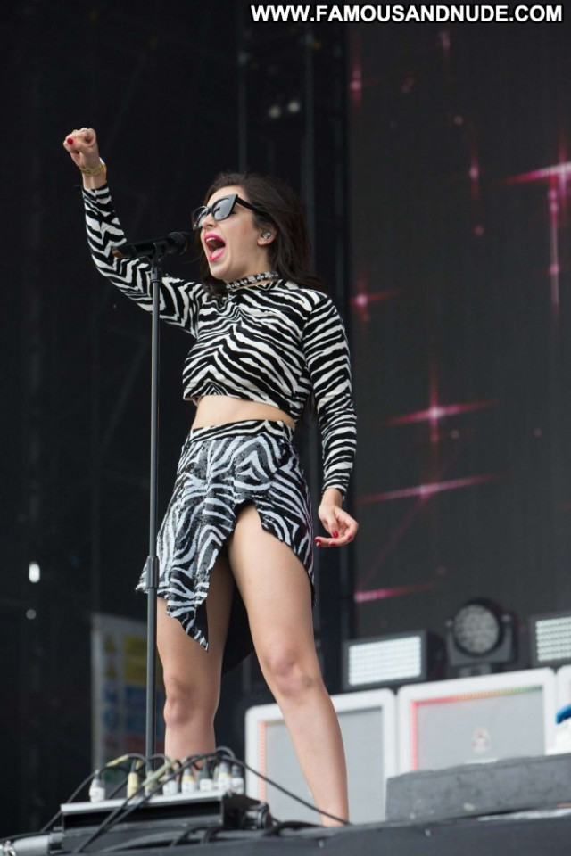 Charli Xcx Posing Hot Paparazzi Beautiful London Babe Celebrity