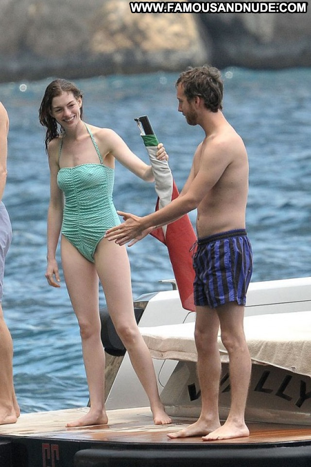 Anne Hathaway No Source Nipples Big Tits Big Tits Big Tits Swimsuit