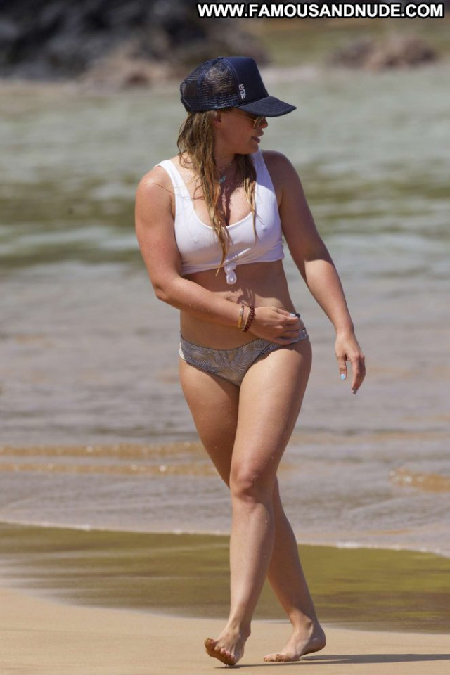 Hilary Duff The Beach Beautiful Posing Hot Beach Babe Celebrity