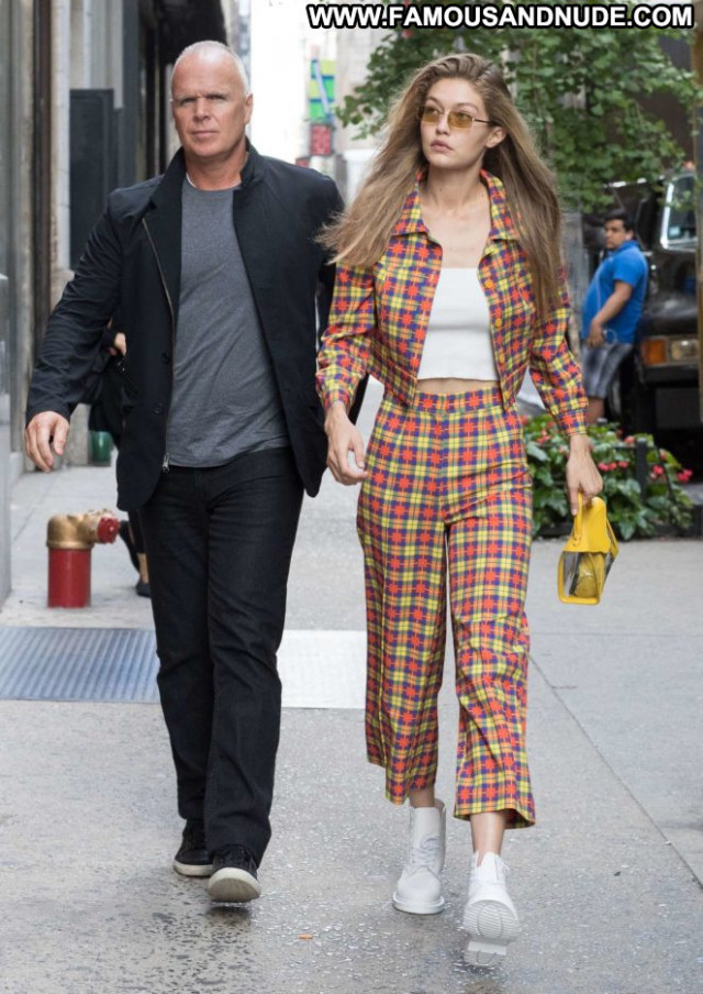 Gigi Hadid New York Babe New York Posing Hot Paparazzi Celebrity