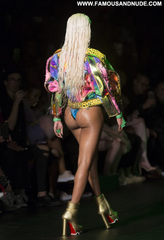 Allie Goertz Fashion Show Toples Topless Park New York Posing Hot