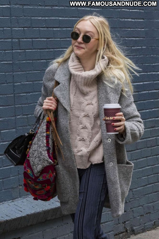 Dakota No Source Babe Posing Hot Nyc Beautiful Paparazzi Celebrity