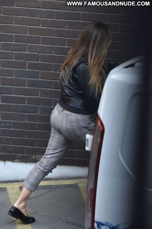 Kelly Brook No Source Posing Hot Beautiful Celebrity Babe Paparazzi